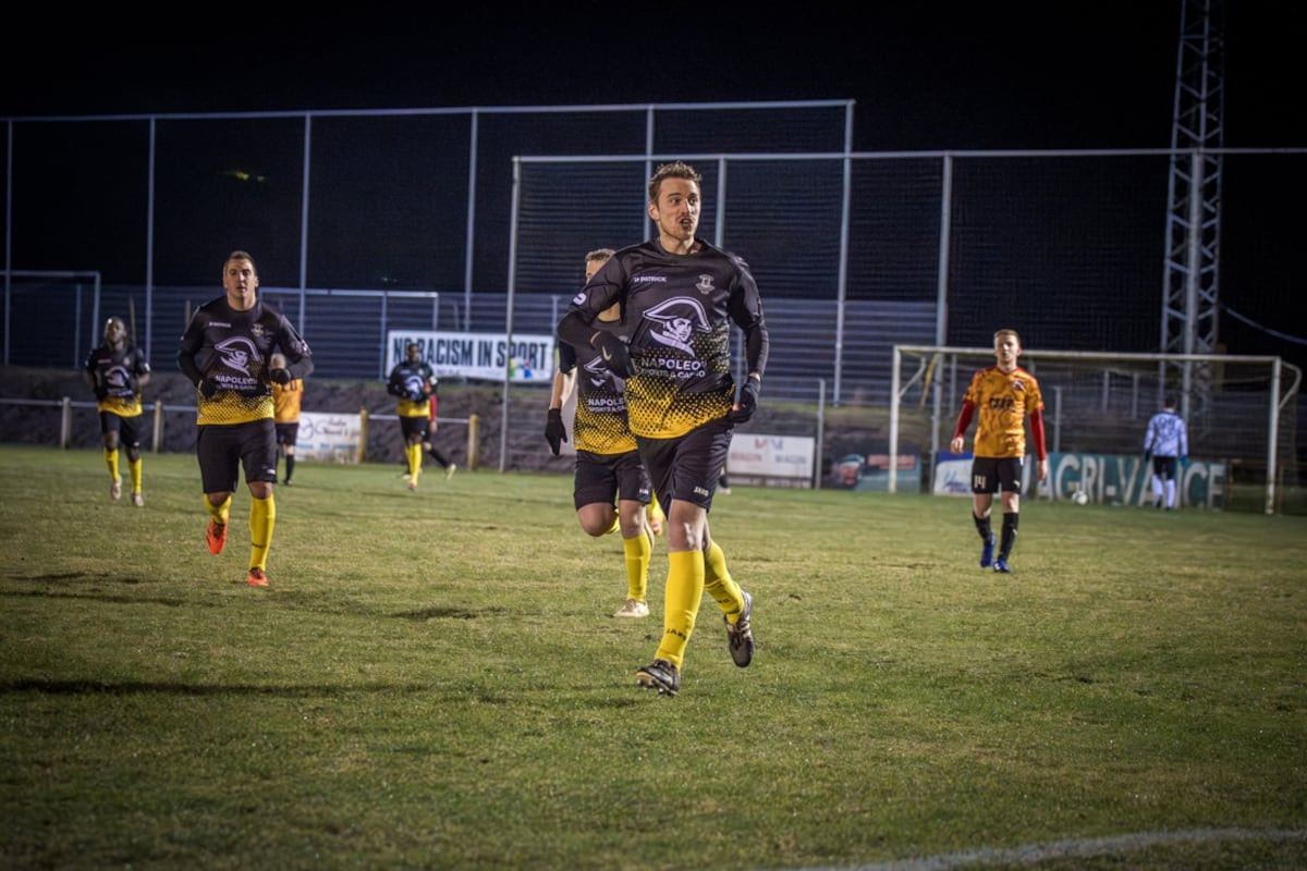 Longlier écrase Érezée 4-1 : Un match spectaculaire qui relance les ambitions