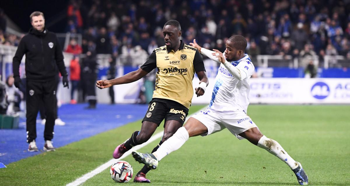 Photo de couverture de l'article Ligue 1 : Auxerre et Saint-Étienne dos à dos dans un match crucial pour le maintien