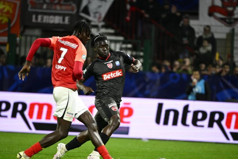 Mercato : Joachim Kayi Sanda, le jeune espoir de Valenciennes séduit Southampton pour 5 millions d'euros