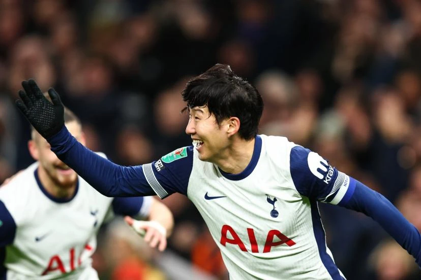 Tottenham tremble mais terrasse Manchester United grâce à un match fou en League Cup