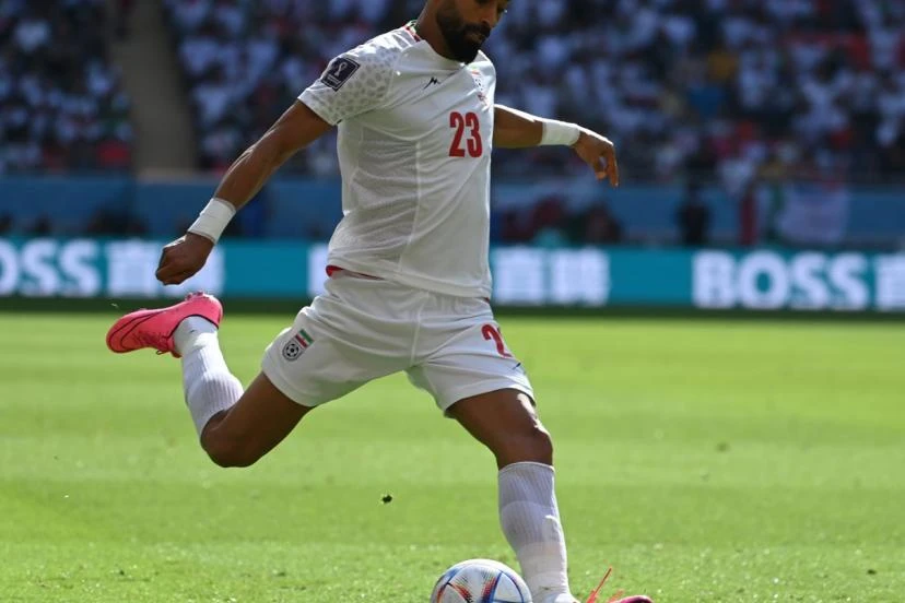 Étreinte interdite : Un footballeur iranien convoqué par l'éthique pour un geste de sympathie