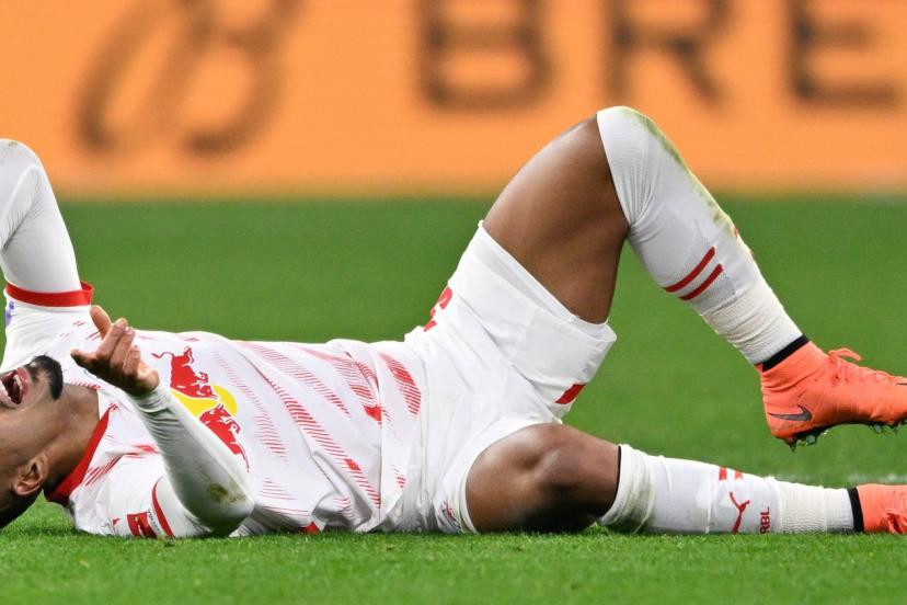 Photo de couverture de l'article Coup dur pour Leipzig : Benjamin Henrichs forfait plusieurs mois après une rupture du tendon d'Achille