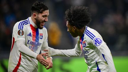 Photo de couverture de l'article Rayan Cherki enflamme l'Europa League : Lyon domine Francfort et se rapproche des barrages