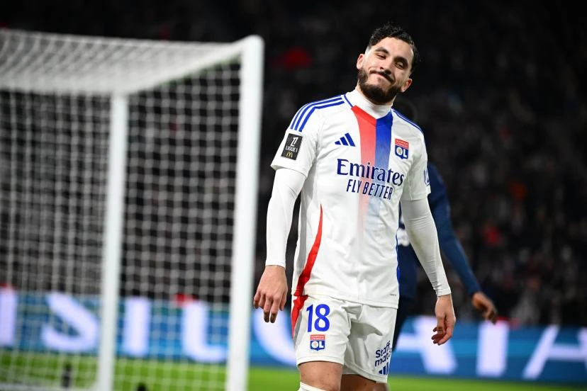 Rayan Cherki, star de l'équipe type du début de saison en Ligue 1