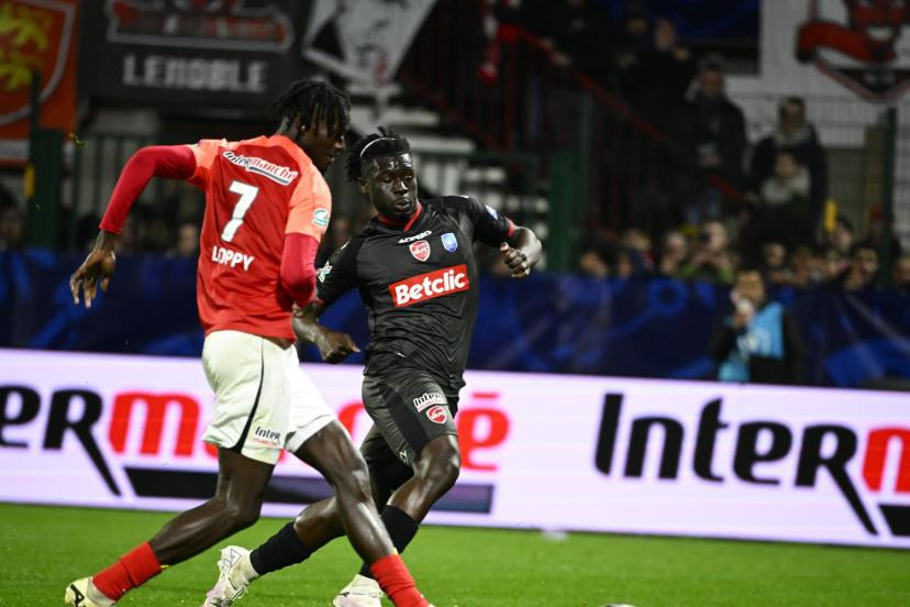 Photo de couverture de l'article Mercato : Joachim Kayi Sanda, le jeune espoir de Valenciennes séduit Southampton pour 5 millions d'euros